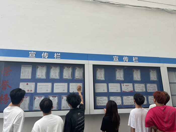 获奖证书展_副本.jpg